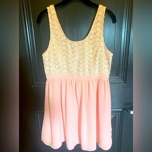 Forever 21 dress! Tags attached, never worn! Excellent condition!